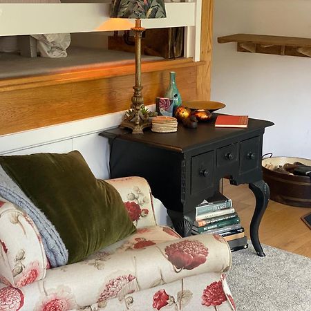'The Den' Self Contained One Bedroom Annexe. Стокбридж Екстериор снимка
